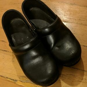 **LAST CHANCE** Black Dansko Clogs 38
